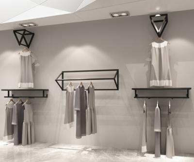 Chine L'habillement de magasin de détail étire/les vêtements étagère de mur étirent avec la conception différente à vendre