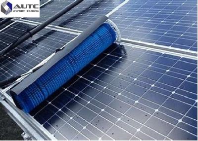 Chine Rouleau industriel électrique réutilisable de brosse de nettoyage de panneau solaire pour la poignée télescopique de Polonais à vendre