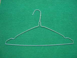 China 16 icnehes metal wire hanger for sale