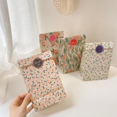 China Small Floral Folded Handle Present Paper Bags 30gsm-160gsm Wedding Paper Gift Bag for sale