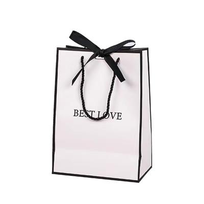 China 140gsm Contrast Color Black White Paper Gift Bag With Herringbone Handle for sale