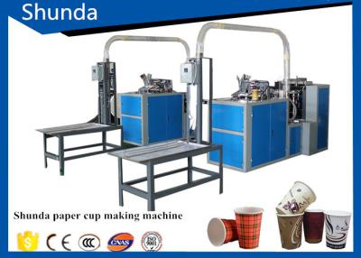 Chine Tasse de papier favorable à l'environnement faisant à machine la machine de papier professionnelle de tasse de thé avec le système de chauffage de l'électricité à vendre