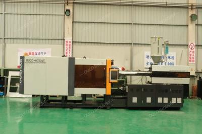 China Clamping Force Screw Injection Molding Machine 500 Ton Injection Molding Machine for sale