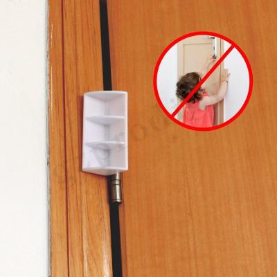 China Multifunctional Odorless Plastic Door Clip , Portable Door Hinge Pinch Guard for sale