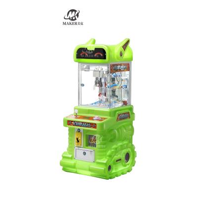 Chine Mini-machine à griffes colorée à pièces de monnaie fonctionnant amusement cadeau machine de jeu Petit jouet machine à poupée à griffes grueuse à vendre