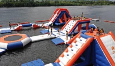 China 0.9mm PVC inflável Parque aquático flutuante inflável curso de obstáculos sobre a água EN71 à venda