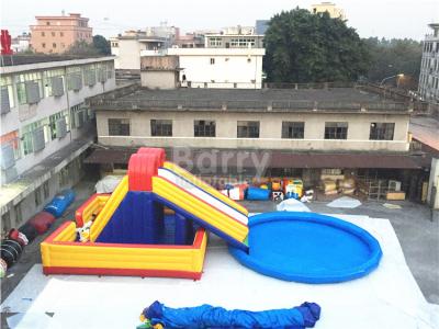 China Parque inflable del agua del patio trasero de la diversión, diapositiva inflable con la piscina en venta