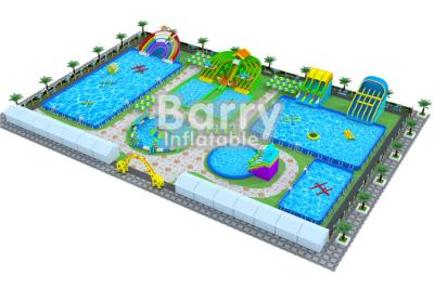 China Fora dos jogos infláveis personalizados do parque da água do divertimento da família na terra à venda