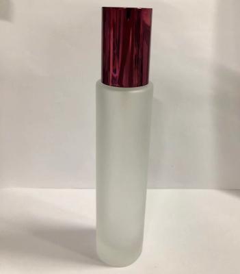 China a loção 100ml de vidro engarrafa o cosmético que empacota com as garrafas plásticas da bomba do tampão, projeto personalizado à venda
