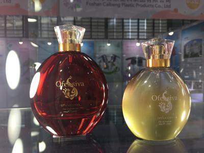 China Botella de perfume de gama alta modificada para requisitos particulares de 50ml 100ml con el casquillo claro de Surlyn en venta