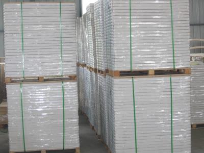 Chine Petit pain de papier excentré blanc de la marque 70gsm 180gsm A3 A4 de foyer pour la papeterie de bureau à vendre