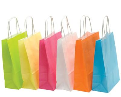 China Bolsas de papel coloreadas reciclables de Kraft, bolsas de papel de encargo de Brown para los grandes almacenes en venta