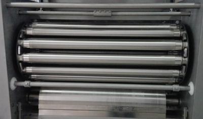 China Customer - Tailored 800mm Industrial Laminating Equipment with Multirollers for sale