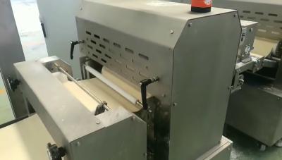 China 2 - Máquina de la fabricación de pastas de la pizza de 4 filas, automatizada diámetro de MachineCustomized de la pizza en venta
