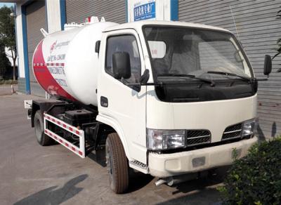 China 2,5 toneladas de 4x2 5M3 cortan el rabo al propano del gas de petróleo licuado del camión 5000L 2.5T del LPG en venta
