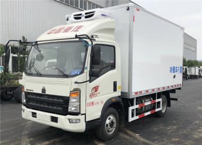 China HOWO 4x2 refrigeró la fibra de vidrio interna, 3 toneladas del camión de la caja de refrigerador de camión del congelador en venta