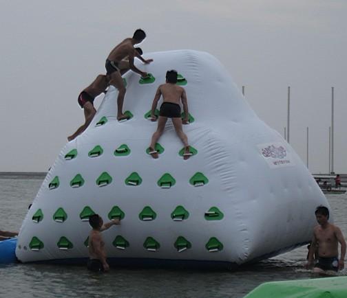 Modular Inflatable Water Park for Lake Recreation Projects