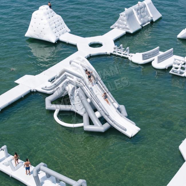 Large Floating Aqua Park Custom PVC Water Park Slides Climbing Zones Jump Platforms Beach Lake Playground