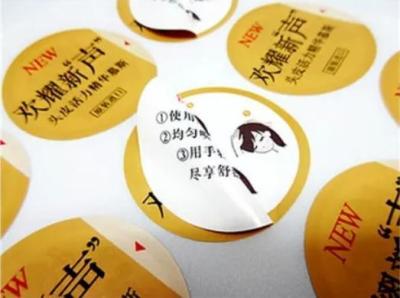 China Etiqueta autoadhesiva de múltiples capas Descripción cosmética Etiqueta impermeable Etiquetas de código de barras en venta