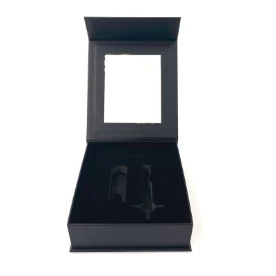 China Caja de regalo magnética sólida negra de encargo que empaqueta con el parte movible claro de la espuma de la ventana en venta