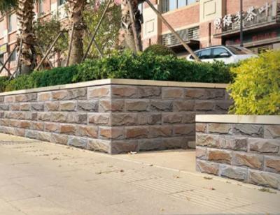中国 ベージュ セリウムの傷の抵抗力がある屋外の石造りのクラッディングのタイル、20x40cmの装飾的な石塀のタイル 販売のため
