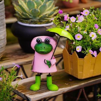Китай Durable Frogs Metal Garden Ornaments Weatherproof - Frogs In Raincoat Lawn продается