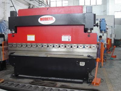 China Carbon Steel Metal Frame 200 Ton Hydraulic Press Brake Machine With 47 Years Making History for sale