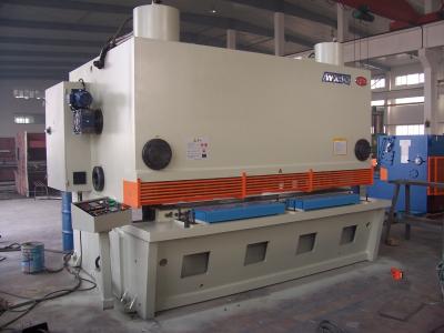 Chine Le cisaillement hydraulique de guillotine de commande numérique par ordinateur du système E21 d'Estun usine 10 millimètres d'épaisseur à vendre