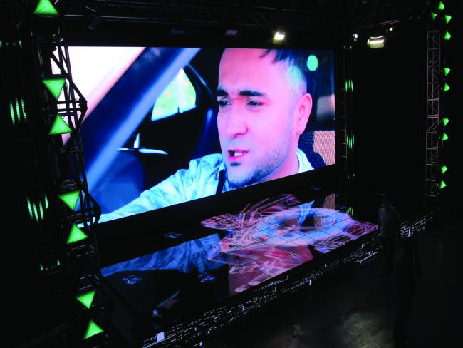 Charming CH-Series High Brightness LED Video Wall Display with Waterproof Design Perfect Regula Curved Right angle 19
