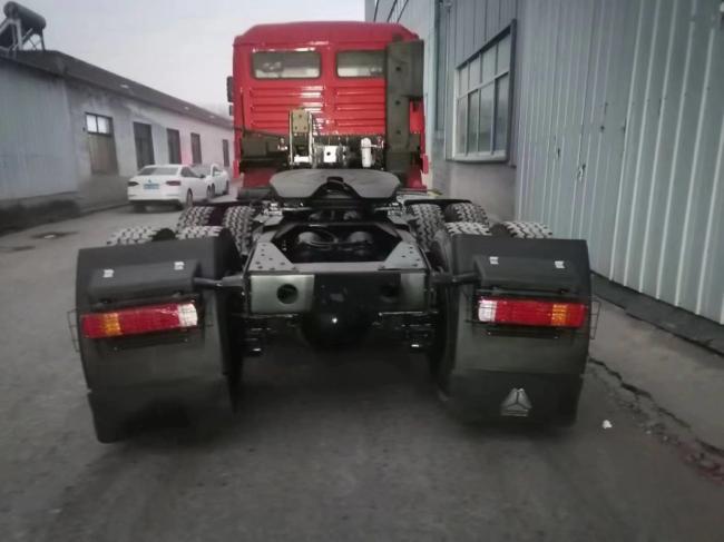 Shacman Made in China Red Used Tractor Truck F3000 6X4 Heavy Head Tractor Truck