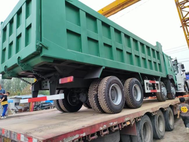 Sinotruk HOWO 8× 4 12 Wheels Dump Truck Secondhand Truck Green Color.