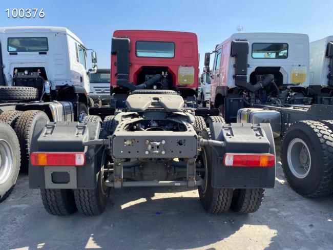 High Quality Red Head Truck Sinotruk HOWO 6*4 Tractor Truck in Good Condition