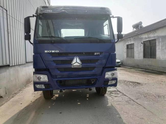 High Quality Blue Head Truck Sinotruk HOWO 6*4 Tractor Truck in Good Condition
