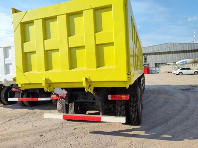 Sinotruk HOWO 8*4 Yellow Dump Truck with Weichai Engine Secondhand Truck 12 Wheels