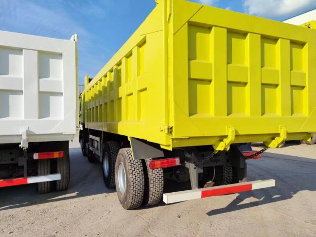 Yellow Sinotruk HOWO 8*4 Dump Truck with Weichai Engine Secondhand Truck 12 Wheels