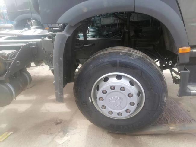 Different Colors Sinotruk HOWO 6*4 Tractor Truck Good Condition