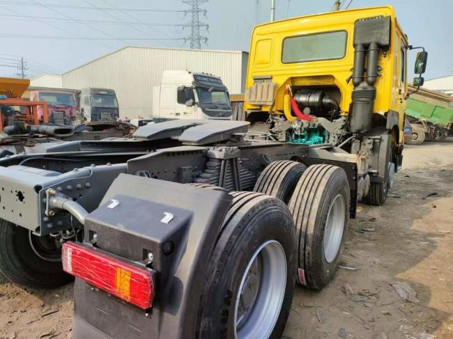 Yellow Sinotruk HOWO 6*4 Tractor Truck 30ton 40ton