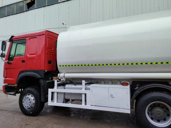 Heavy Duty 6X4 10 Wheel Tires Oil Tanker Fuel Tank Truck Sinotruk HOWO 6*4 10wheels 20000liters Capacity Oil Fuel Tanker Truck Hot Sell Carbon Steel Transp