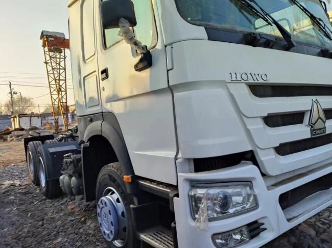 White Sinotruk HOWO 6*4 Tractor Truck Excellent Performance