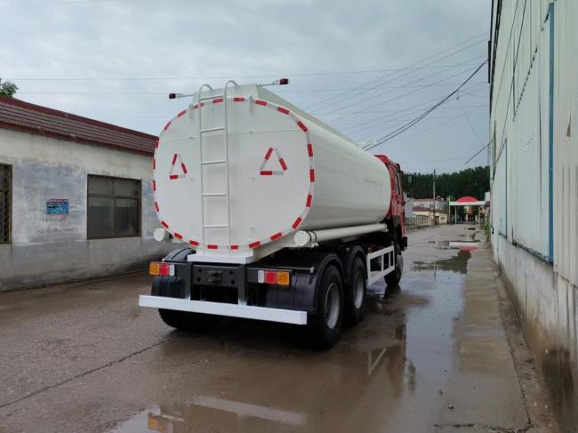 Heavy Duty 6X4 10 Wheel Tires Oil Tanker Fuel Tank Truck Sinotruk HOWO 6*4 10wheels 20000liters Capacity Oil Fuel Tanker Truck Hot Sell Carbon Steel Transp