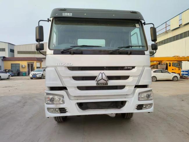 White Right-Hand Drive Diesel Engine Sinotruk HOWO 6*4 Tractor Truck Good Condition
