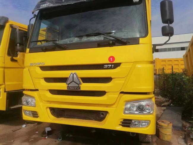 Good Condition Dump Truck 10 Wheeler Yellow HOWO Sinotruk 6X4 Mining Truck
