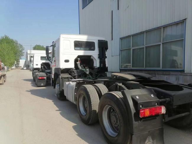 HOWO 6X4 371HP Heavy Tractor Head Truck with Diesel Engine Rhd Tractor Truck