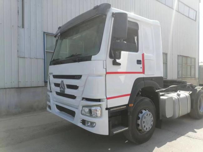 HOWO 6X4 10tires Tractor Truck Heavy Duty Trailer Head Tractor Trucks Price for Sale