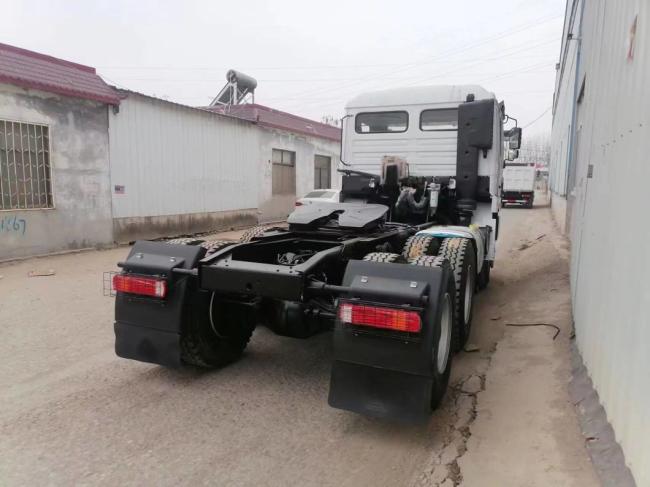 High Quality 6*4 Sinotruk HOWO Tractor Truck for Sale