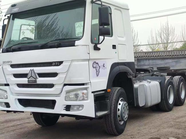 White Sinotruk HOWO 6*4 371HP Right-Hand Driving Tractor Truck