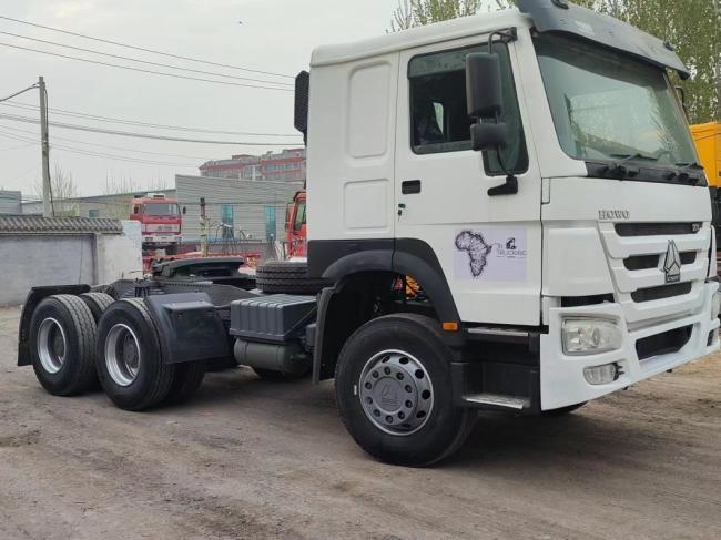 White Sinotruk HOWO 6*4 371HP Right-Hand Driving Tractor Truck