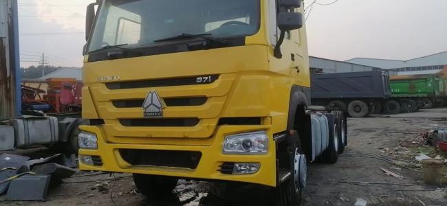 Sinotruk HOWO Heavy Truck 6*4 Tractor Truck Yellow Sinotruk