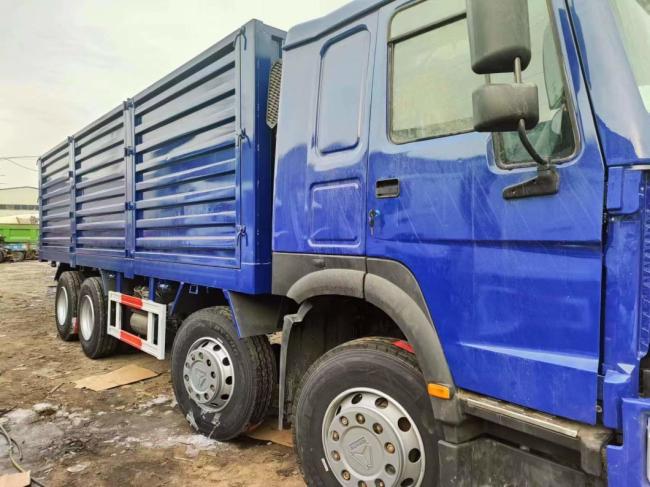 Sinotruck HOWO blue 8*4 Box Truck Secondhand Truck 10tires