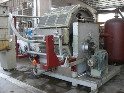 Chine Machine de recyclage de plateaux à œufs de pâte à papier 2000 pièces/H Type d'usine de fabrication sur mesure à vendre